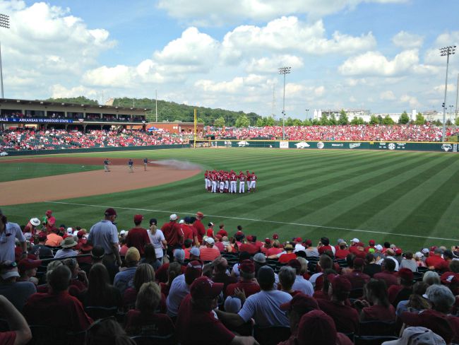 the-dos-and-don-ts-of-razorback-fandom-only-in-arkansas