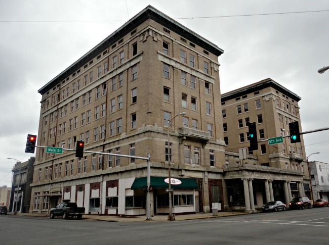 Hotel Pines