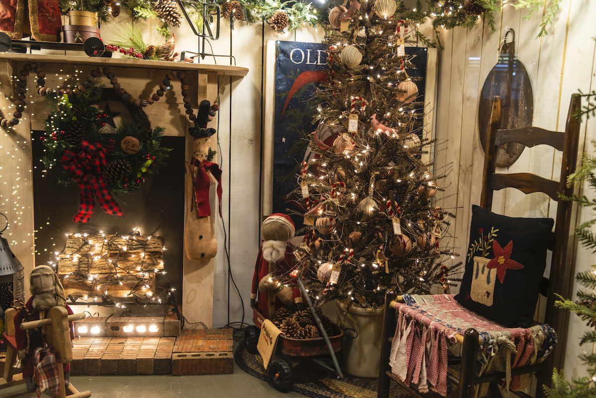 Batesville Christmas Shopping, Dining and Lights Only In Arkansas