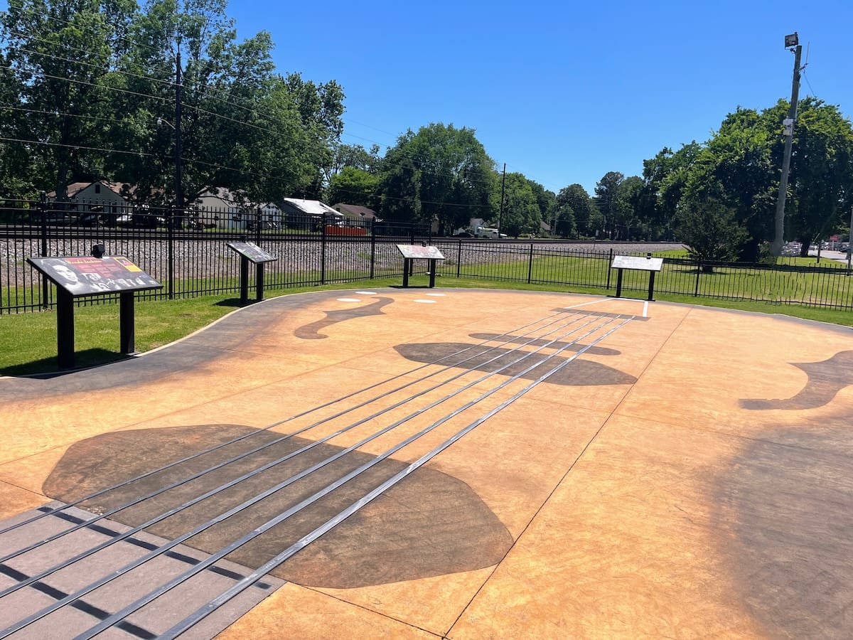 Music Legends of the Rock N' Roll Highway - Only In Arkansas